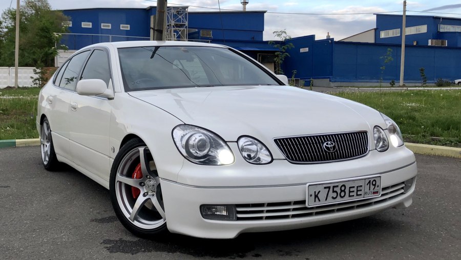 Aristo Toyota белый