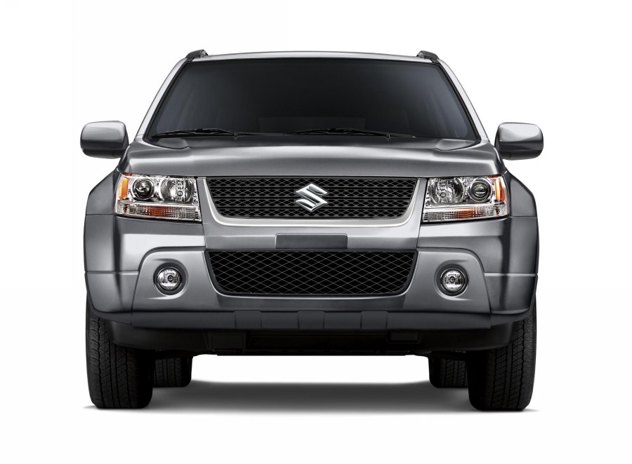 Suzuki Grand Vitara спереди