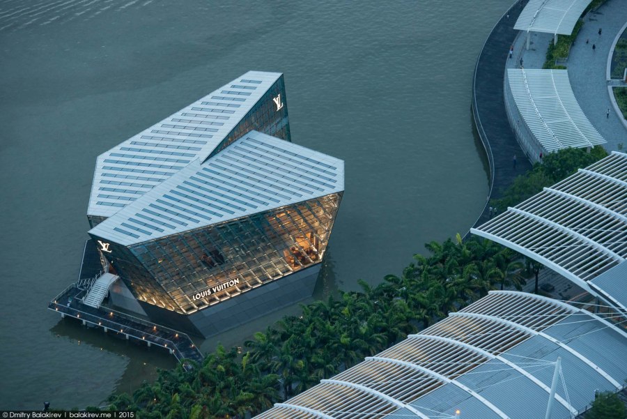 Отель в Сингапуре с бассейном на крыше Marina Bay