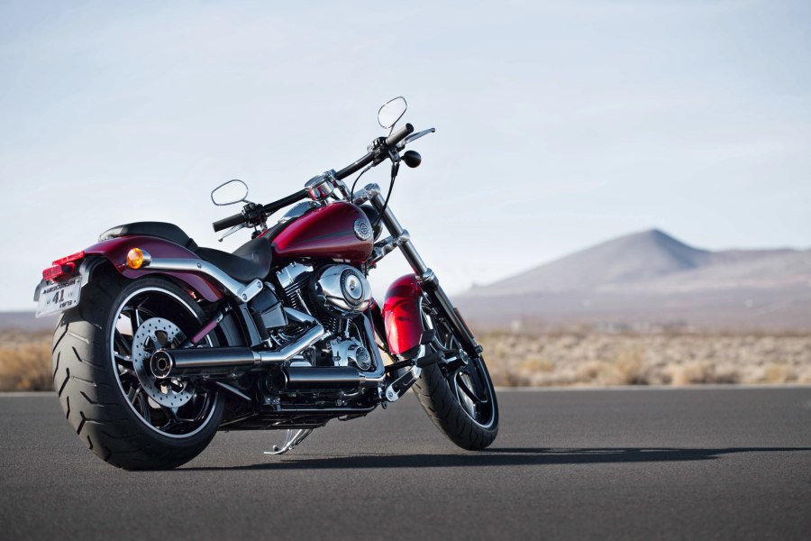 Новый мотоцикл Harley-Davidson Breakout 2013