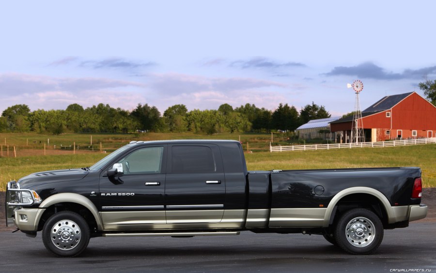 Dodge Ram 5500 long Hauler