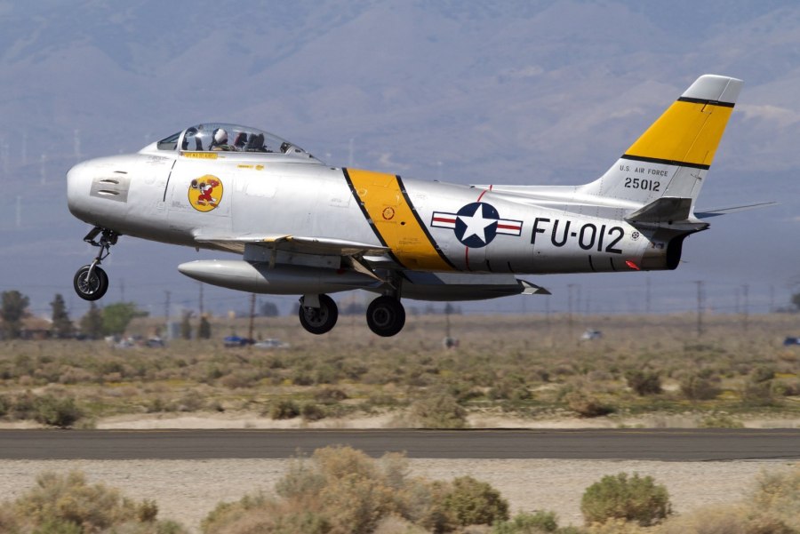 Сейбр самолет f-86