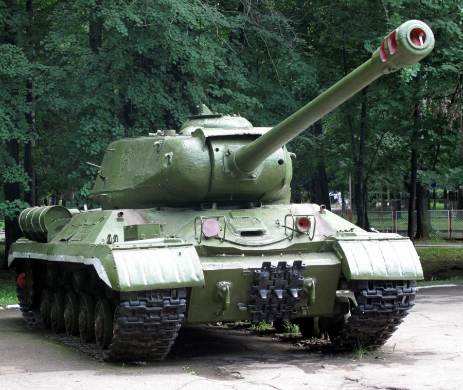 Тяжелый танк ИС-2м.