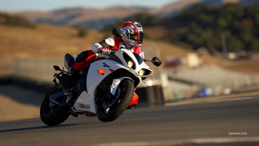 Yamaha YZF-r6 на треке