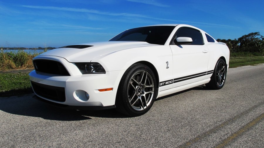 Ford gt500 Shelby белый