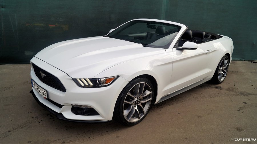 Ford Mustang 2020 Cabriolet белая