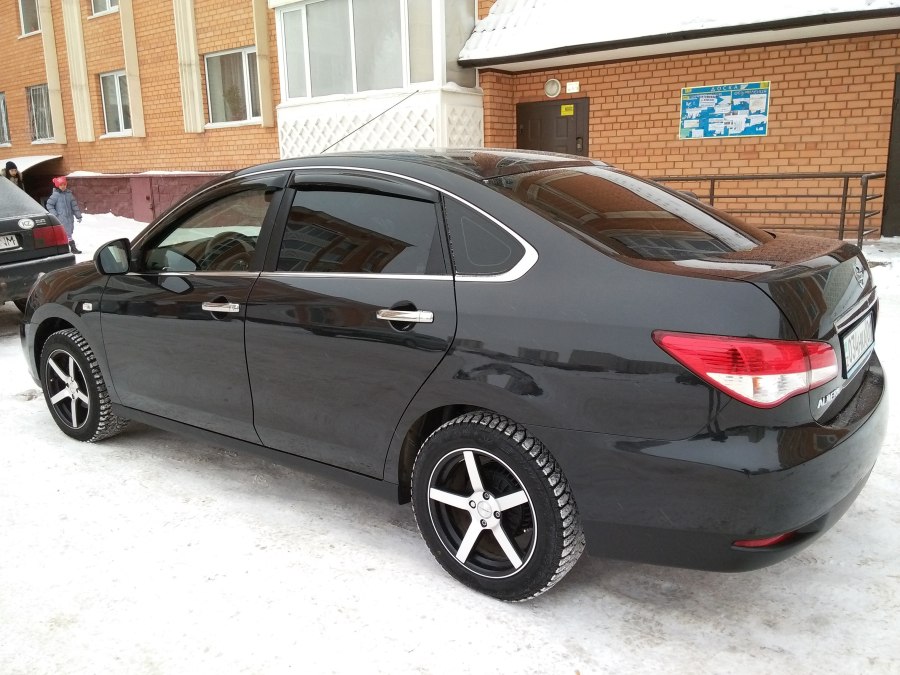 Nissan Almera g15 r17