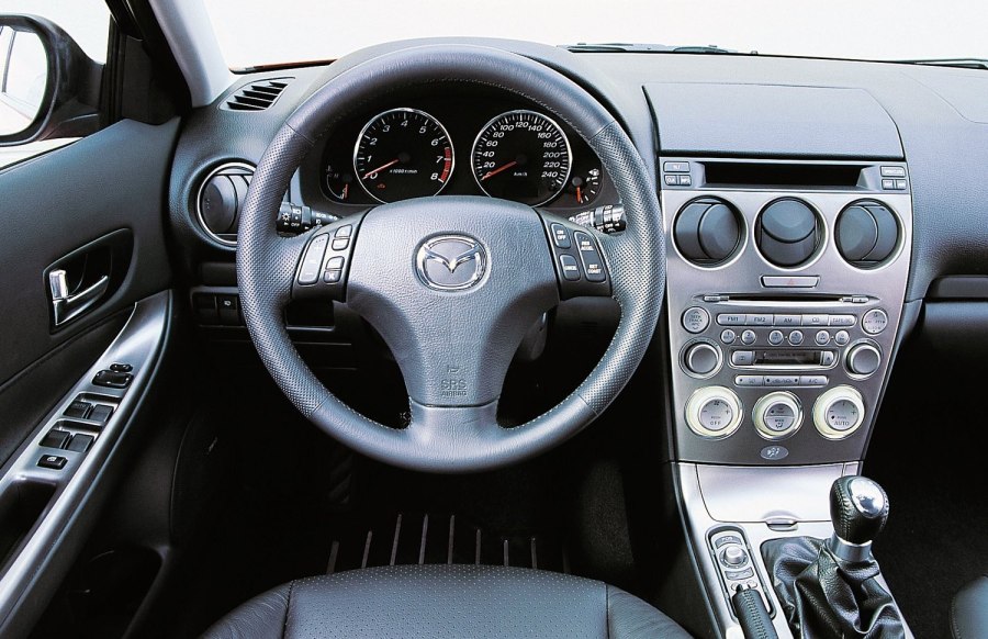 Mazda 6 2002 салон
