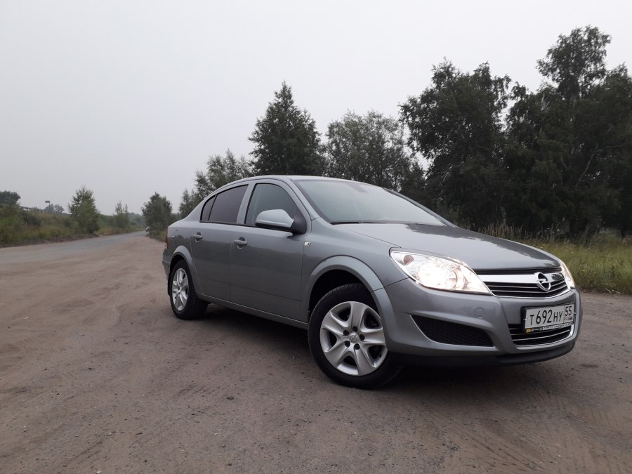 Опель Астра серый