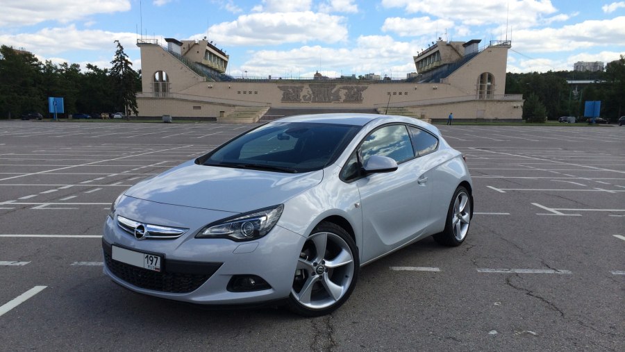 Opel Astra j GTC серый