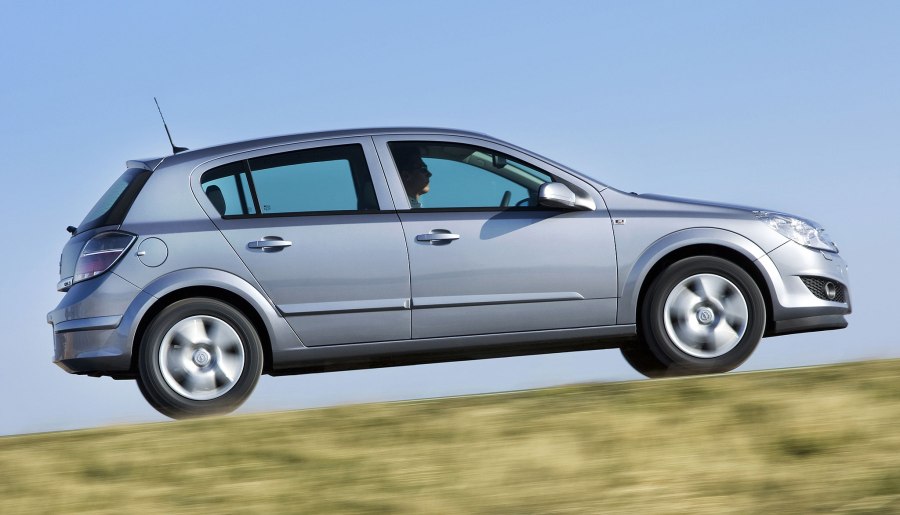 Opel Astra h sedan салон