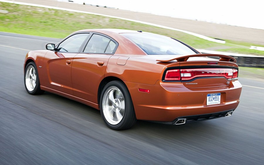 Dodge Challenger спортивный