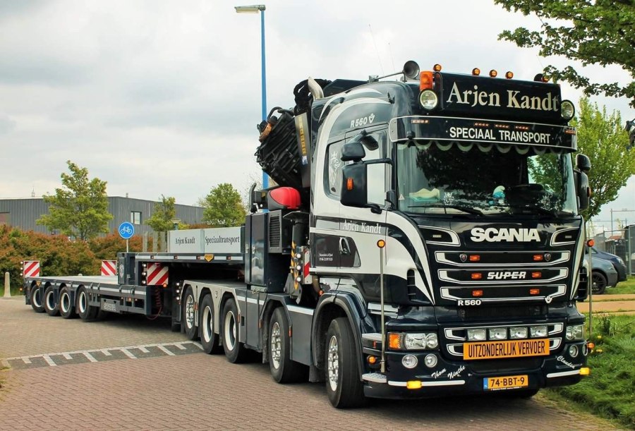 Scania 8x4 r560