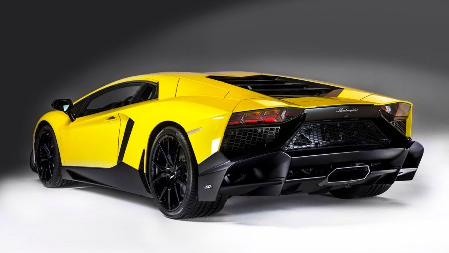 Lamborghini Aventador lp700-4 Золотая
