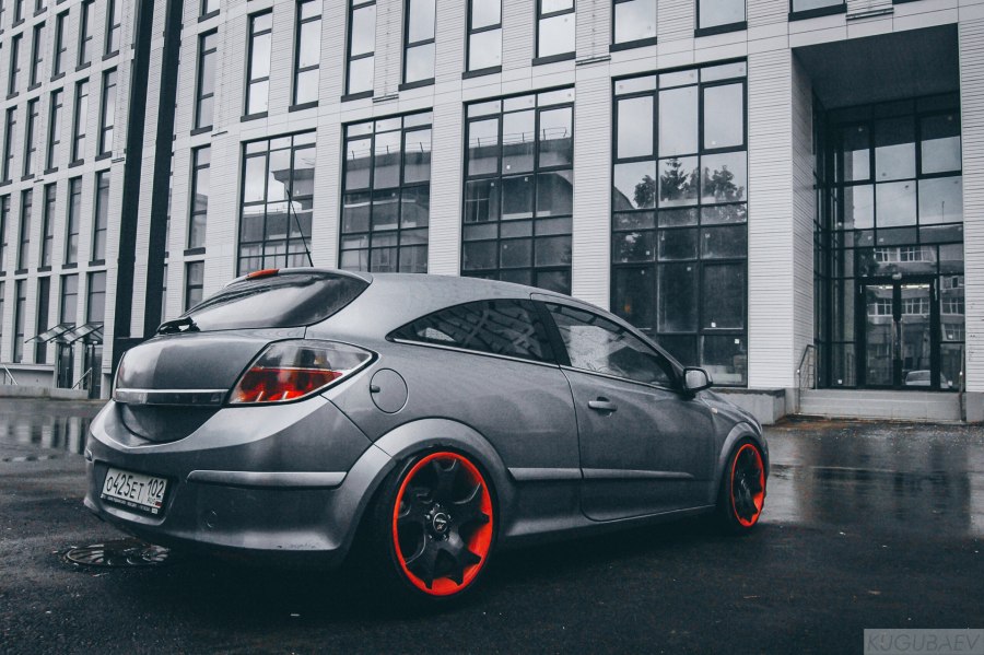 Opel Astra GTC, 2008 на дисках