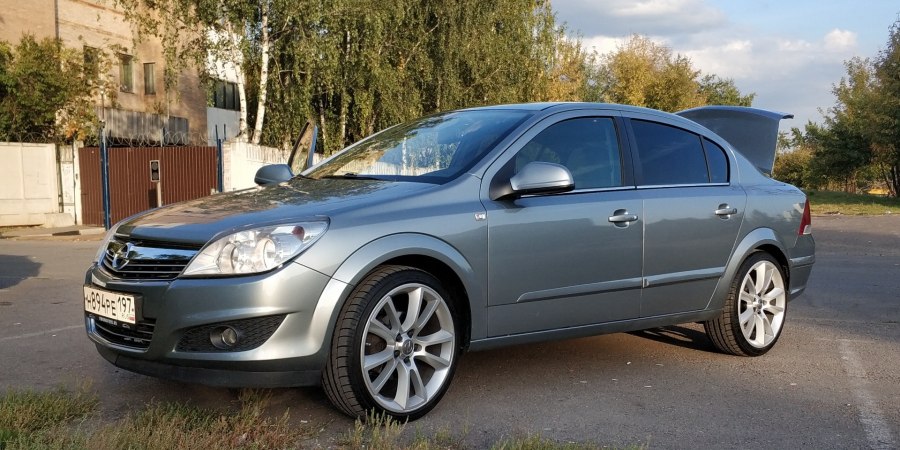 Opel Astra h седан на r18
