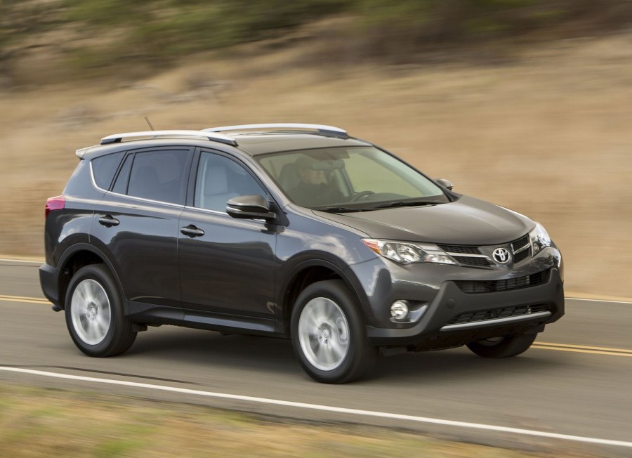 Toyota rav4 красный