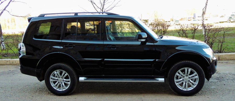 Mitsubishi Pajero 2014 черный
