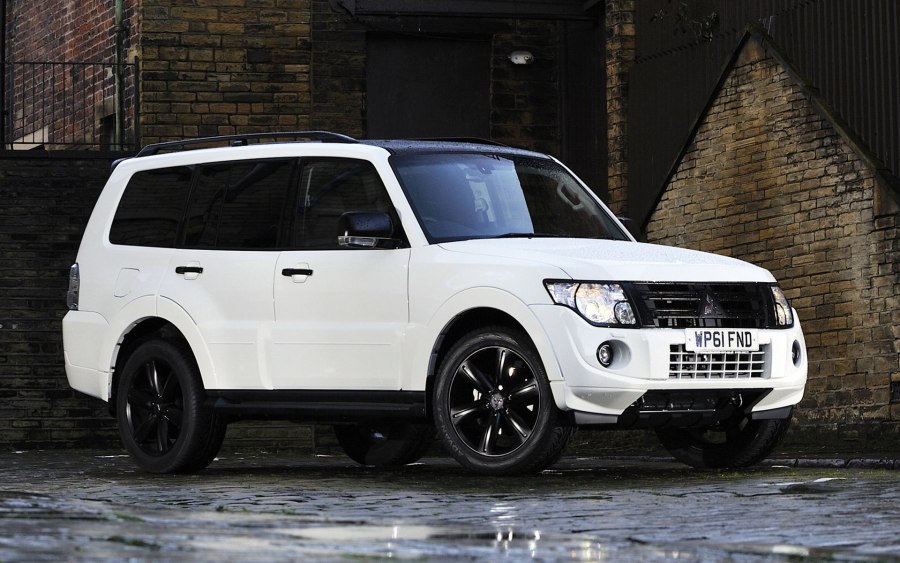 Митсубиси паджеро черный