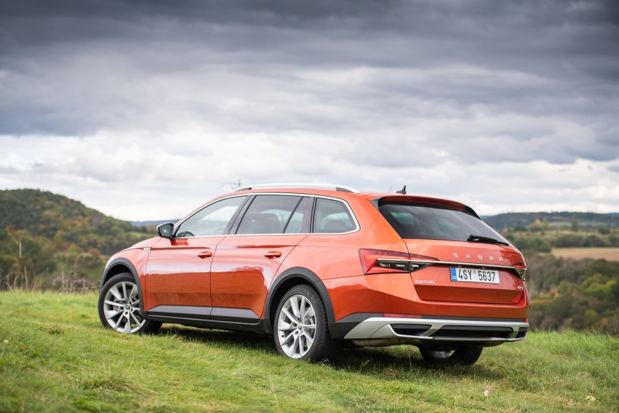 Skoda Superb Scout 2021