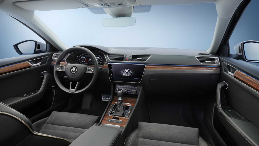 Skoda Superb Scout 2021