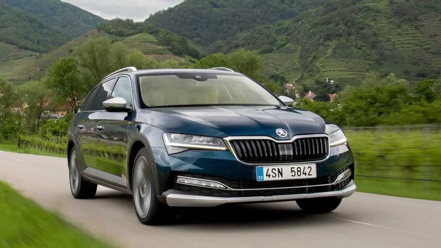 Skoda Superb Scout 2021