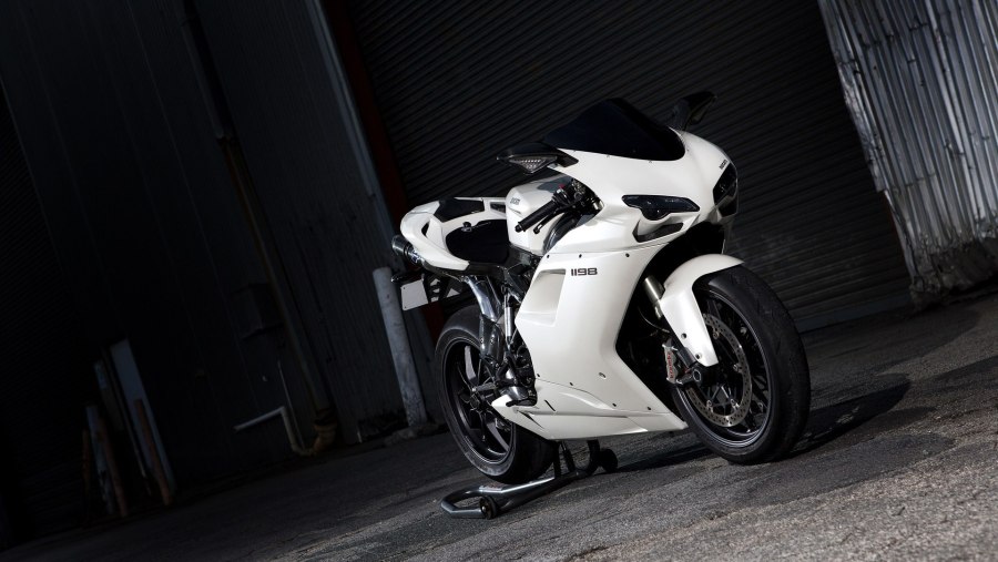 Ducati 1198 белый