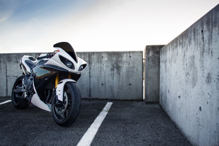 Yamaha YZF r1 White