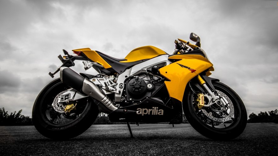 Aprilia rsv4 желтый