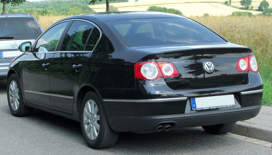 Volkswagen Passat b6 сзади