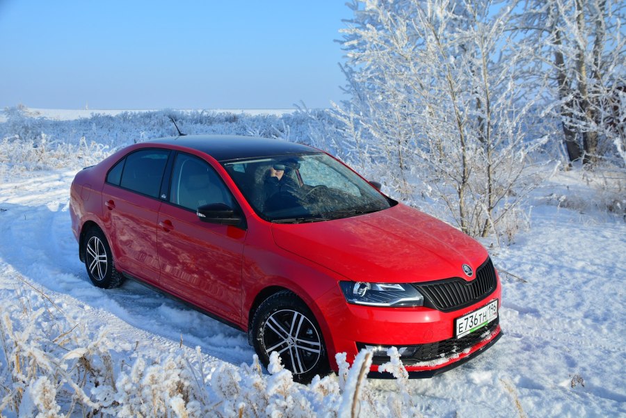 Škoda Rapid Monte Carlo красная
