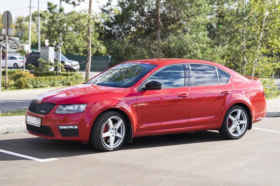 Skoda Octavia RS красная