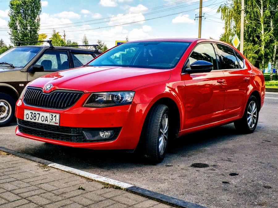 Škoda Octavia 2015 красная