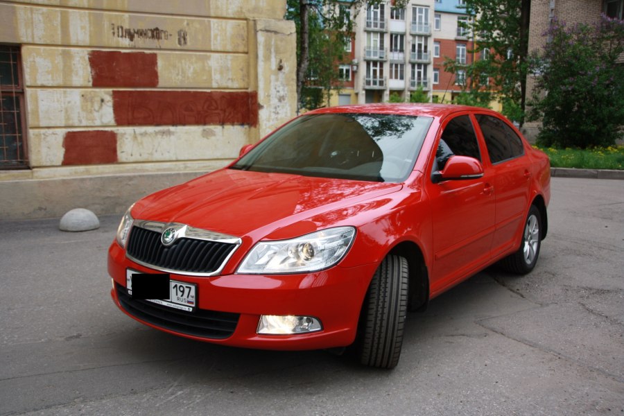 Skoda Octavia a5 красная