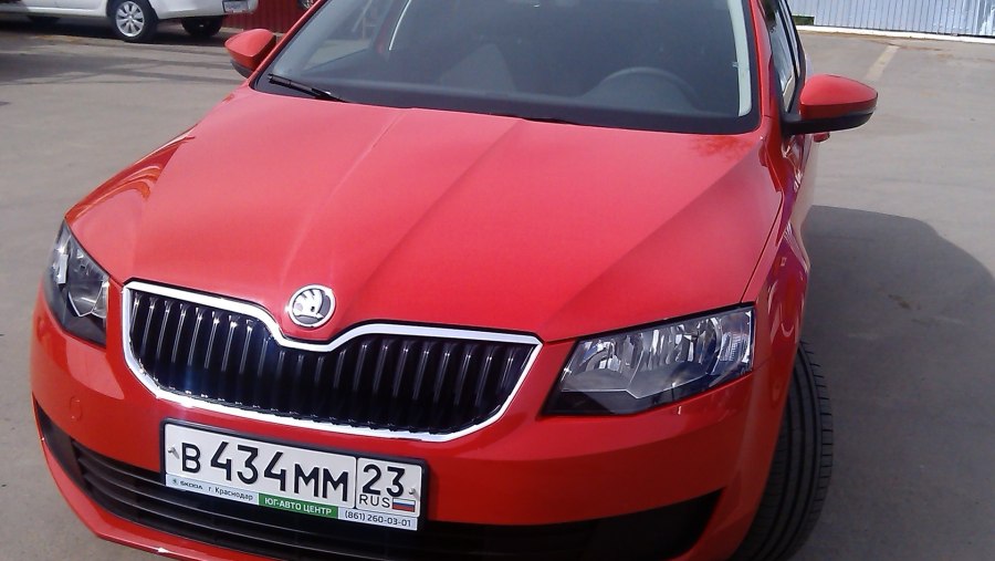 Skoda Octavia красная