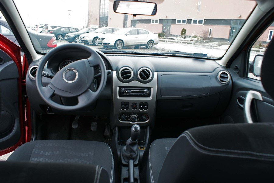Renault Sandero 2010 салон