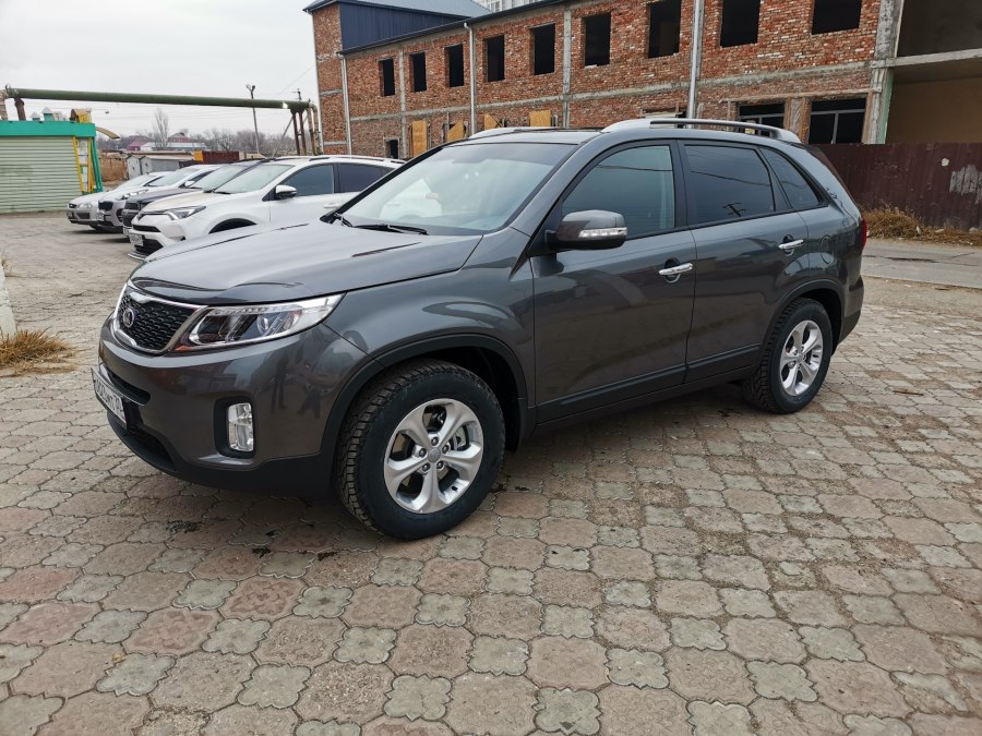 Киа Соренто серый