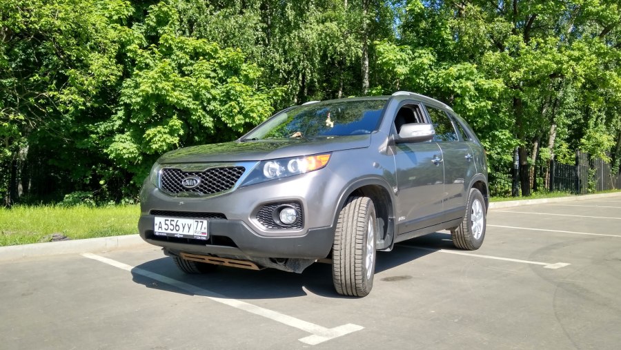 Кия Соренто серая