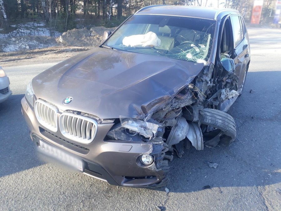 Разбитая БМВ f30