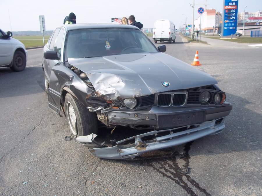 Разбитый BMW 3