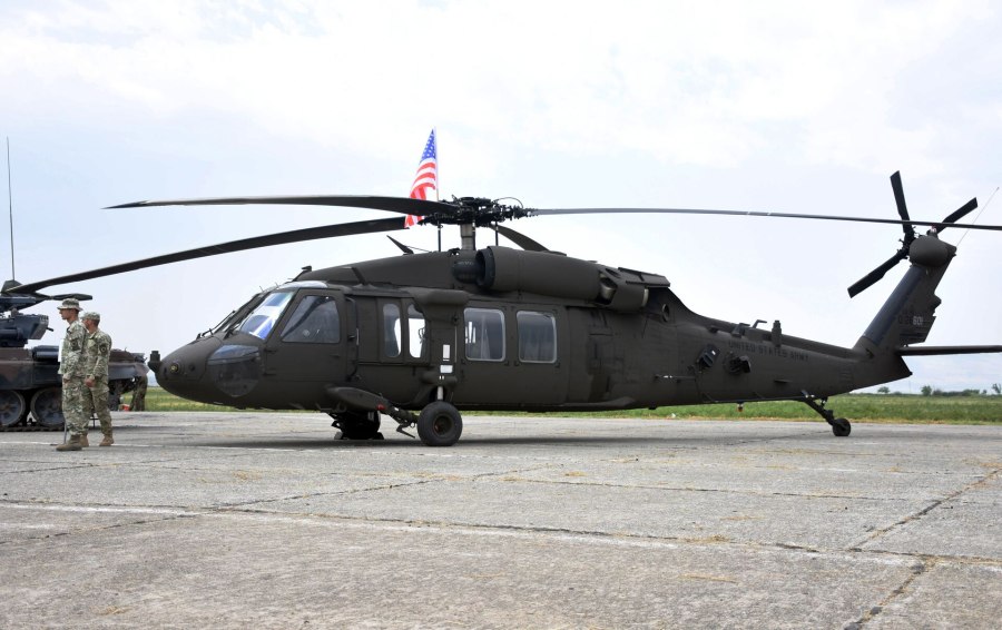 Военный вертолет Black Hawk
