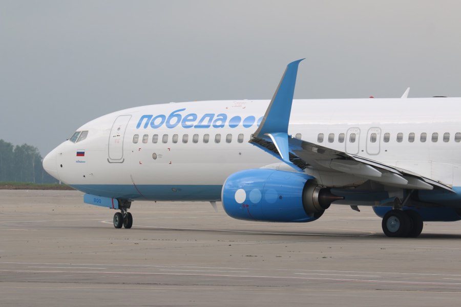 Самолёт победа Boeing 737-800