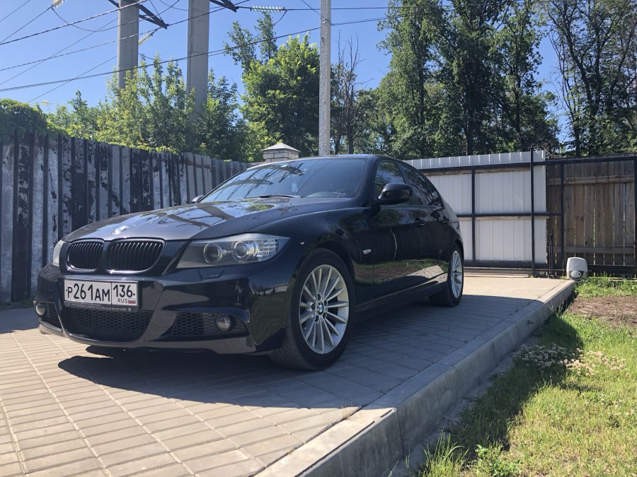 BMW e90 мокрый асфальт