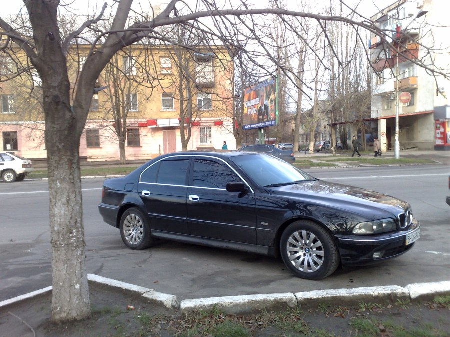 BMW e60 черная