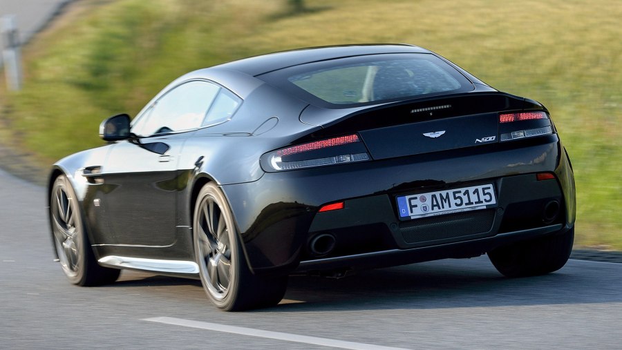Aston Martin v8 Vantage 2010