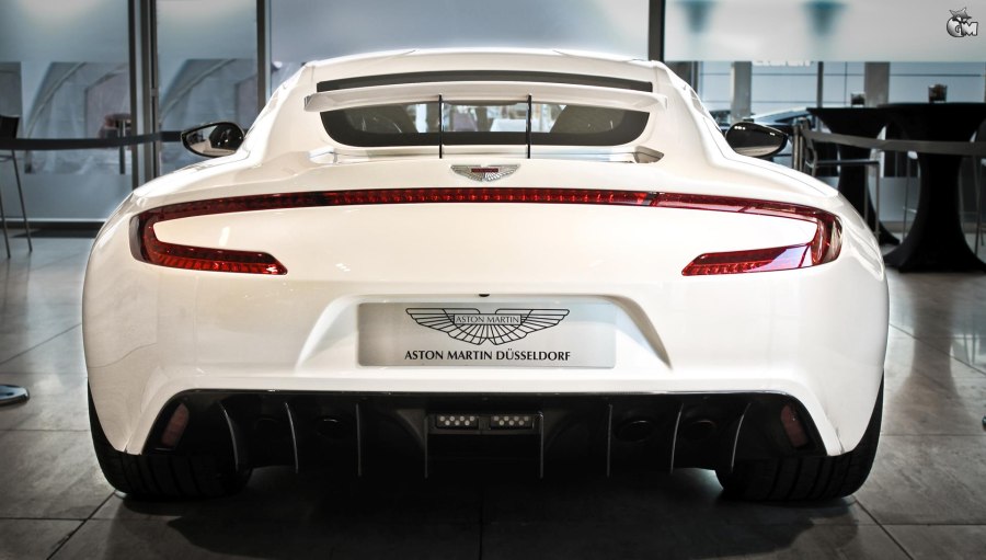 Aston Martin one-77 сзади