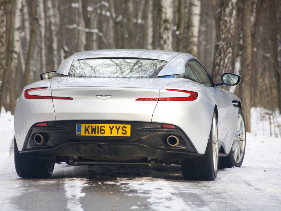 Aston Martin db11 сзади