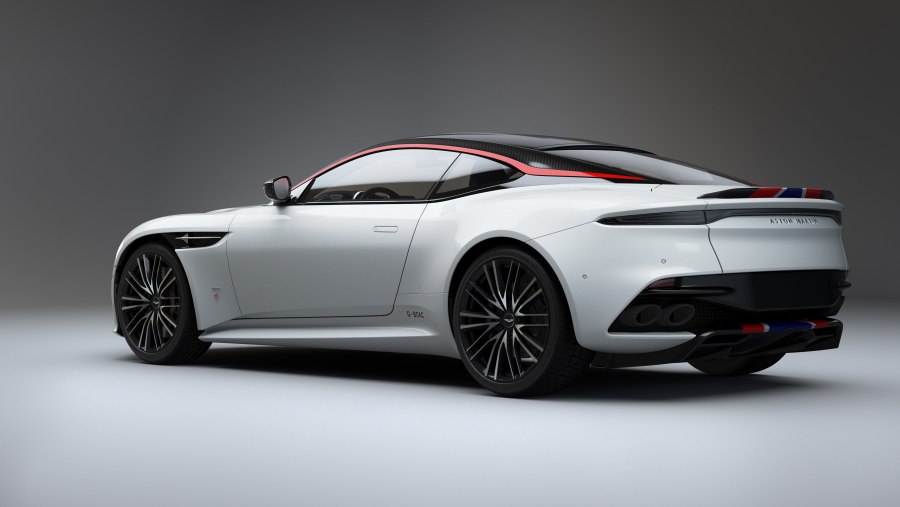 Aston Martin DBS 2021