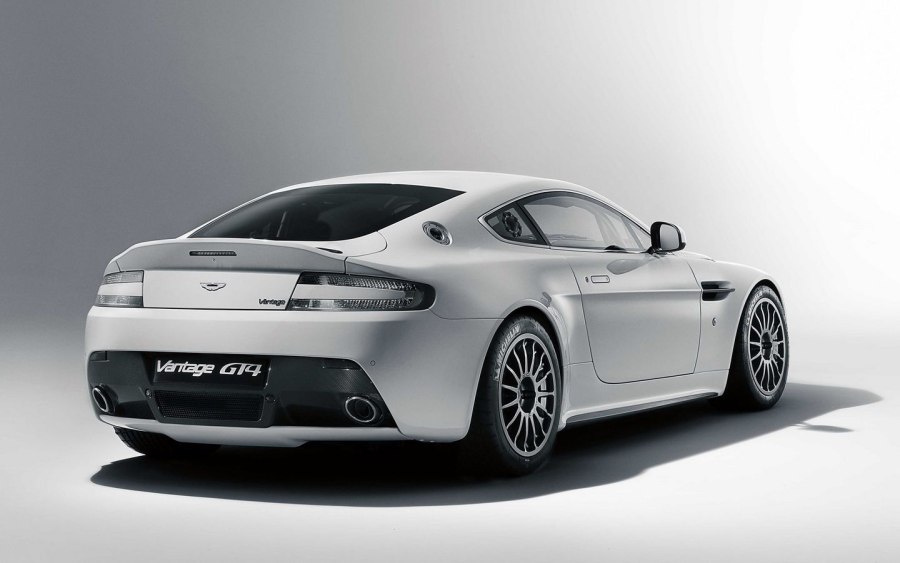 Aston Martin Vantage gt4