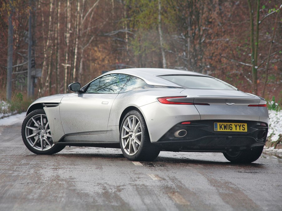 Aston Martin db11 сзади